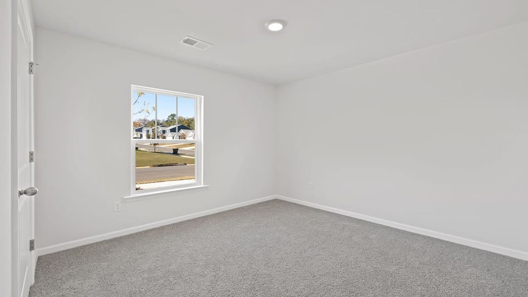 Spacious, unfurnished interior of a new home in Cloverdale Hills, Piedmont (Image 11).