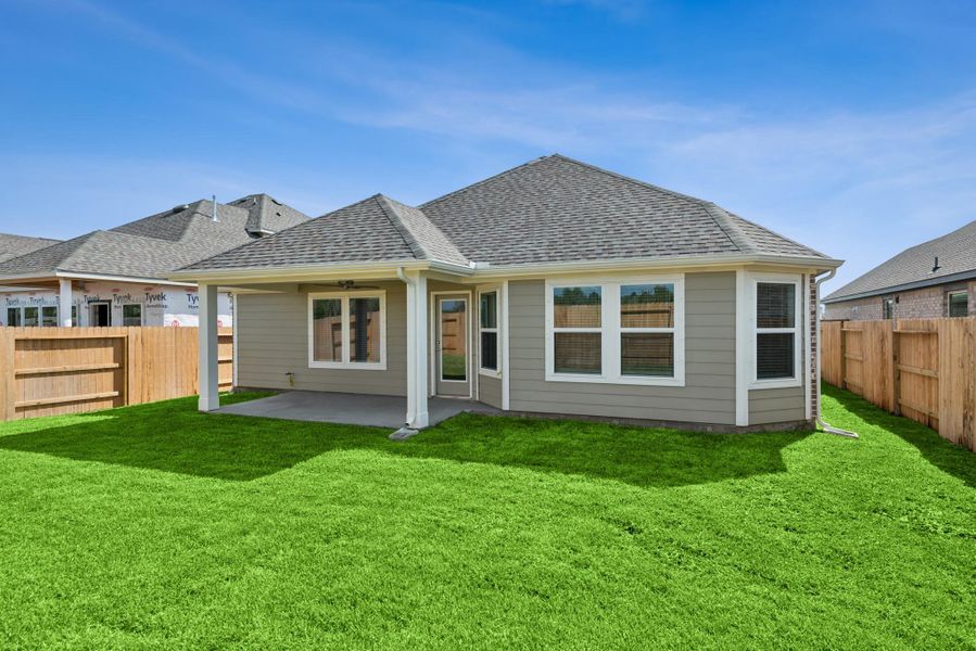 Exterior details and patio area of a home in Lago Mar, Santa Fe (Image 1). Exterior details and patio area of a home in Lago Mar, Santa Fe (Image 1).