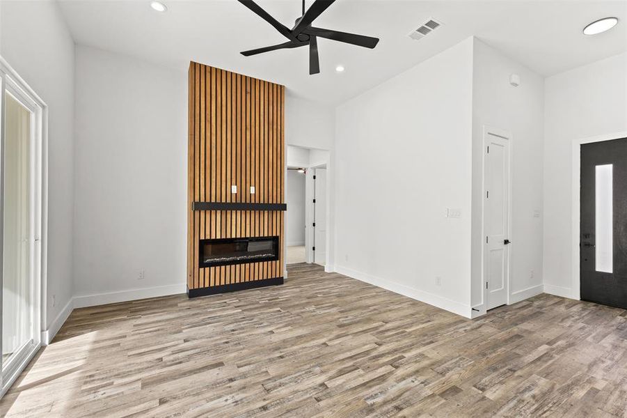 Spacious, unfurnished interior of a new home in , Dallas (Image 10).