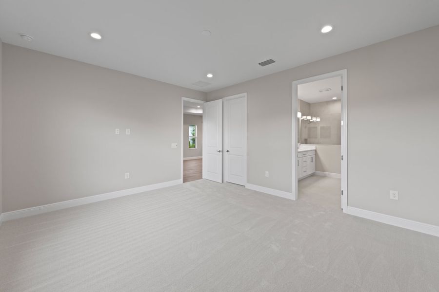 Spacious, unfurnished interior of a new home in Verandah, Fort Myers (Image 25).