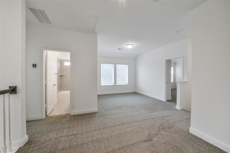 Spacious, unfurnished interior of a new home in Mavera, Conroe (Image 35).