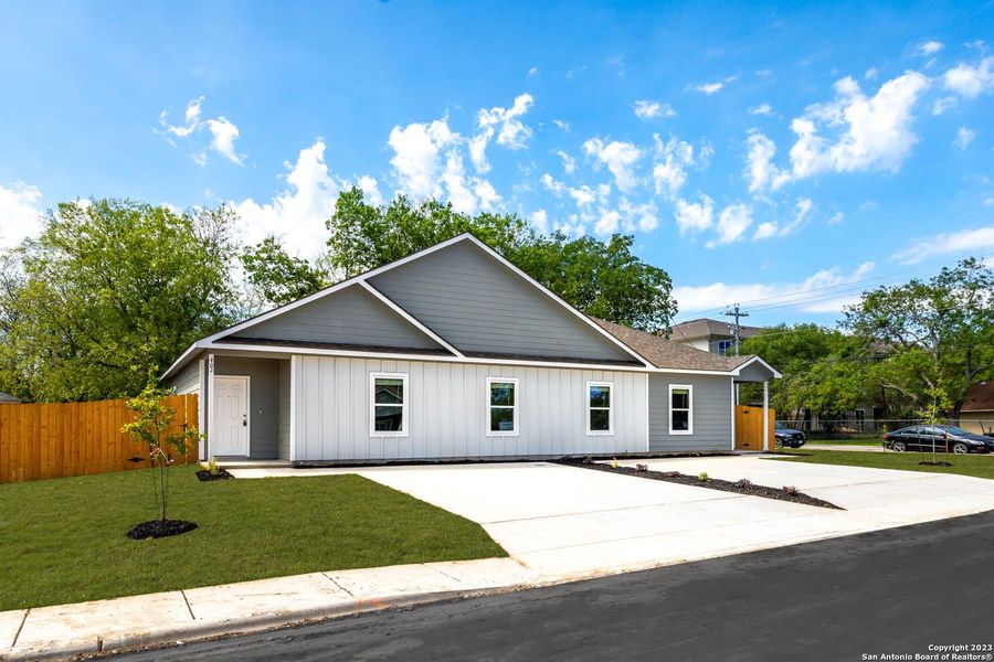 Front exterior of a new home in , Seguin, TX, highlighting curb appeal (Image 21).