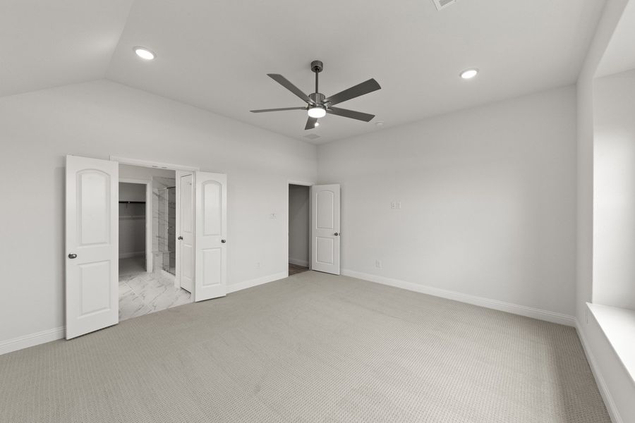 Spacious, unfurnished interior of a new home in Creekview Meadows, Pilot Point (Image 26).