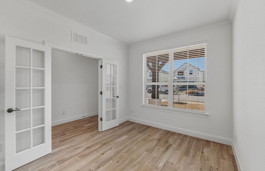 Spacious, unfurnished interior of a new home in Santa Rita Ranch, Liberty Hill (Image 55).