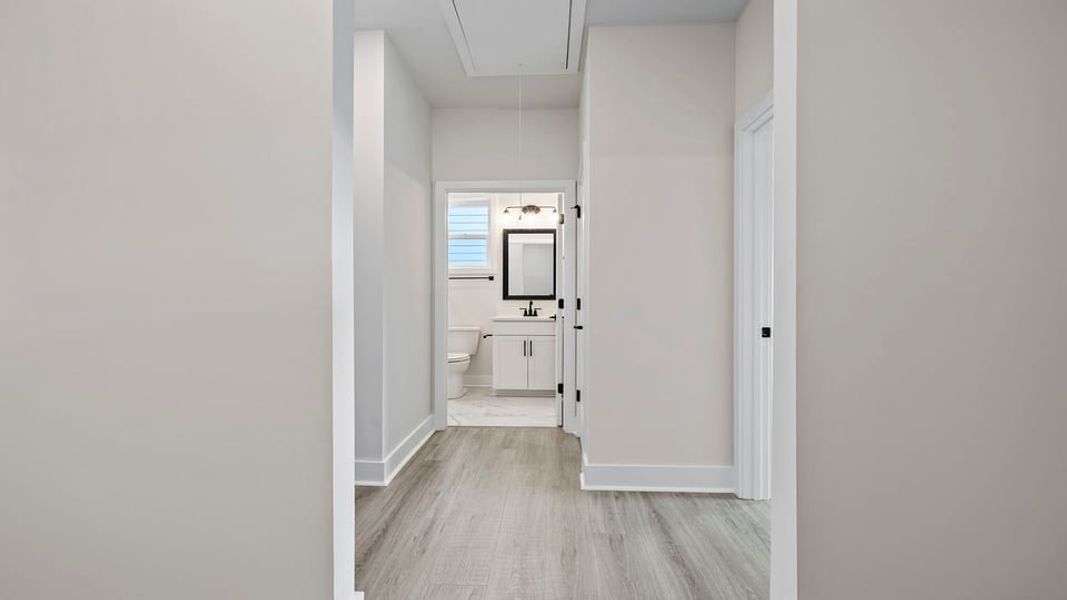 Spacious, unfurnished interior of a new home in Cottonwood Ridge, Piedmont (Image 14).