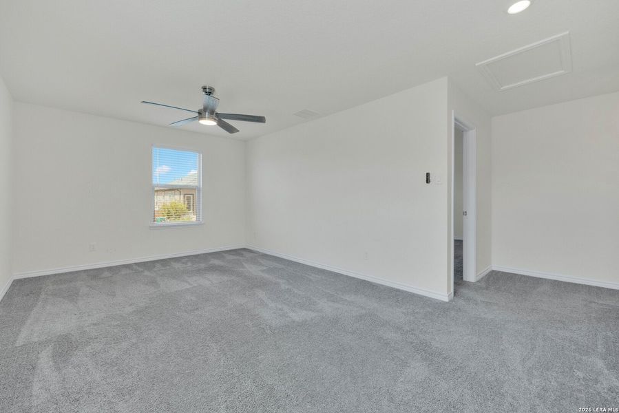 Spacious, unfurnished interior of a new home in , Converse (Image 11).