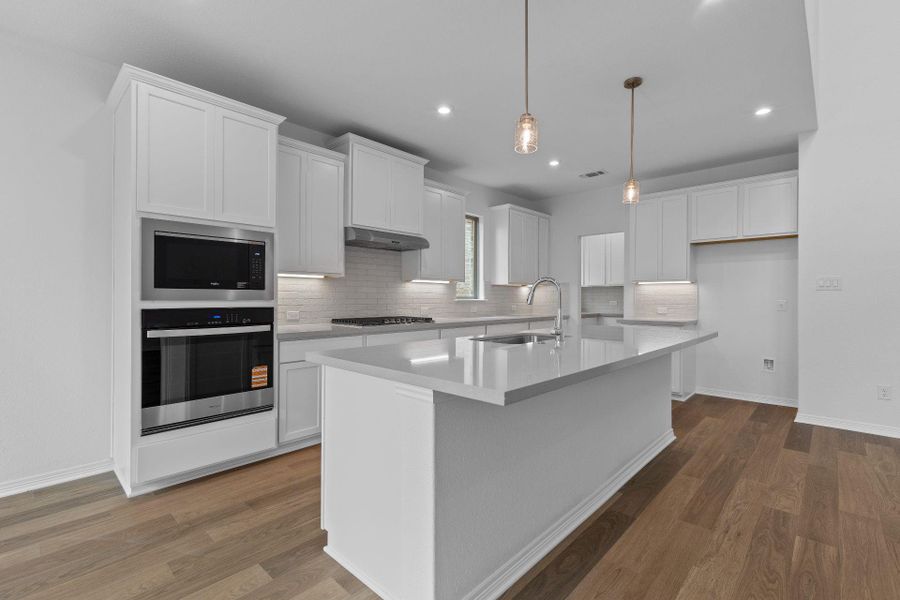 Stunning finishes in Light & Bright Kitchen Stunning finishes in Light & Bright Kitchen