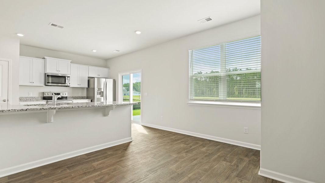 Spacious, unfurnished interior of a new home in Hillcrest, Ravenel (Image 10).