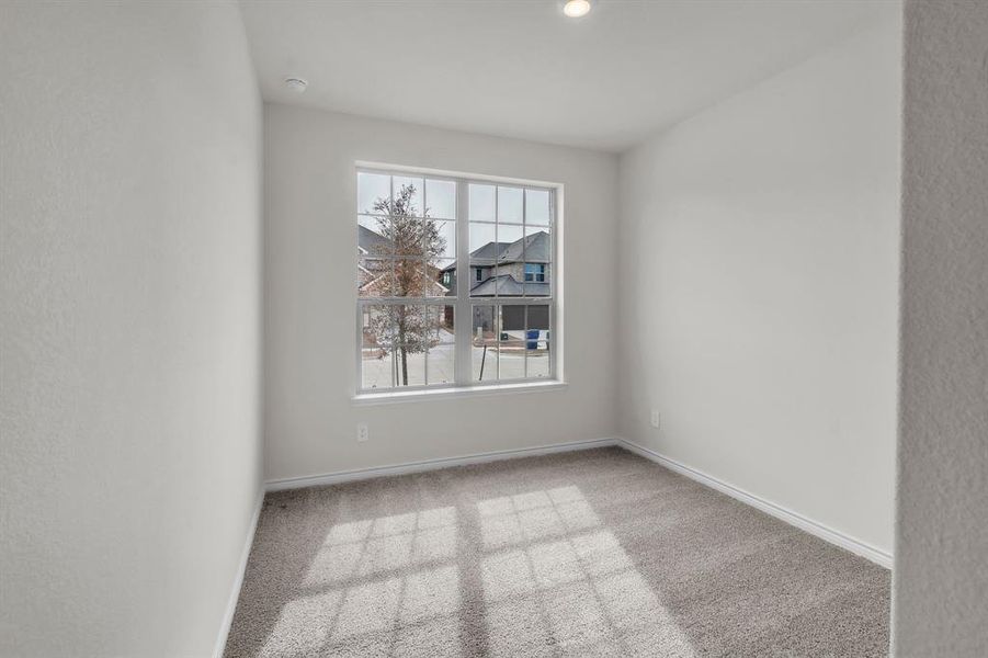 Spacious, unfurnished interior of a new home in The Landing at Hidden Lakes, McKinney (Image 33).