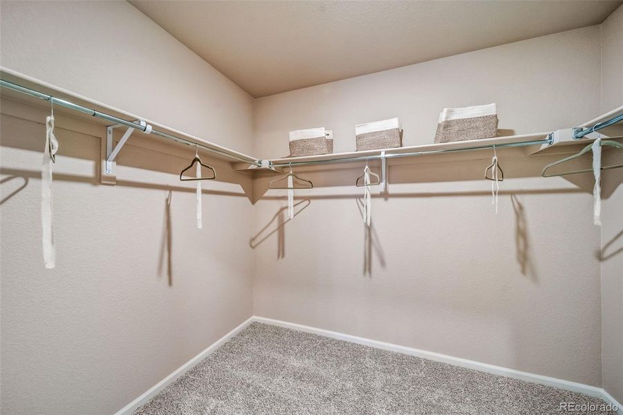 Spacious, unfurnished interior of a new home in Thompson River Ranch, Johnstown (Image 20).