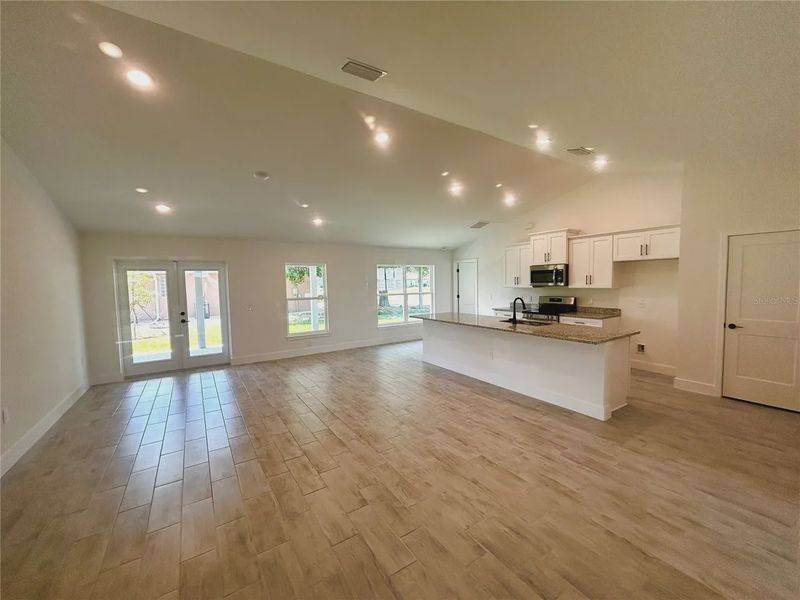 Spacious, unfurnished interior of a new home in Deep Creek, Punta Gorda (Image 12).