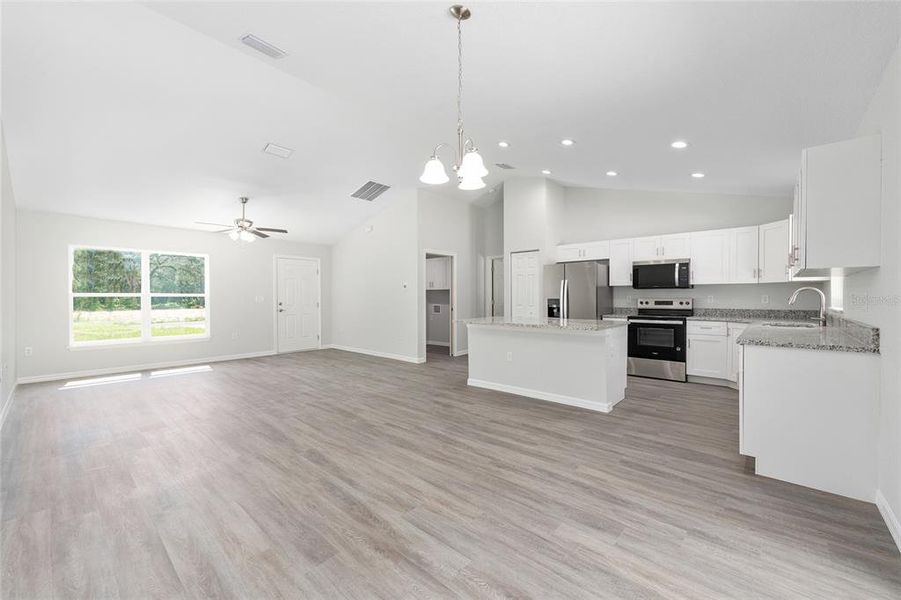 Spacious, unfurnished interior of a new home in , Ocklawaha (Image 20).
