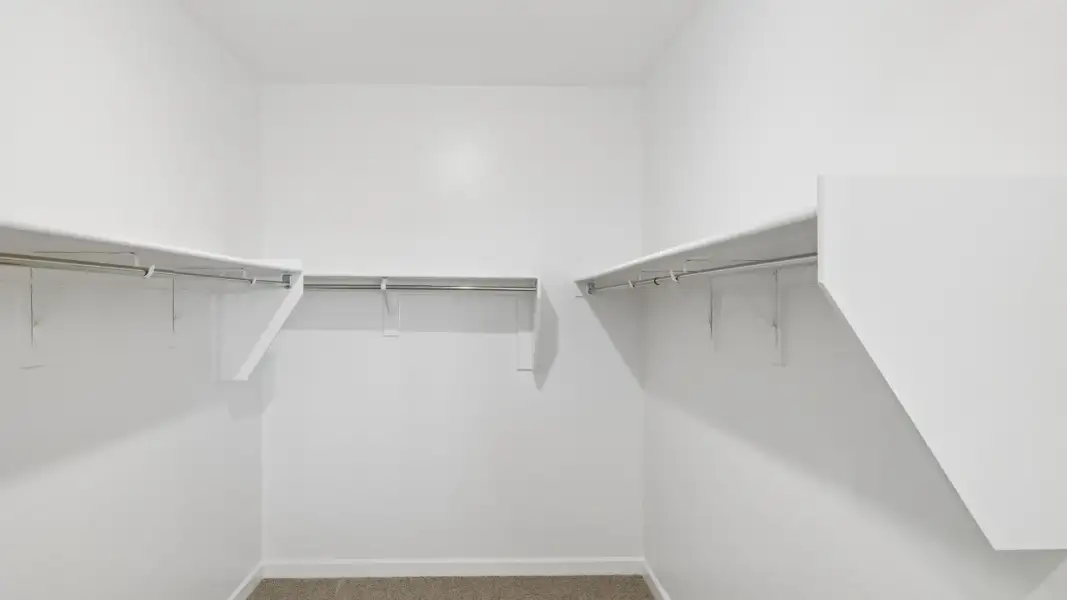 Spacious, unfurnished interior of a new home in Quail Ranch, San Tan Valley (Image 19).