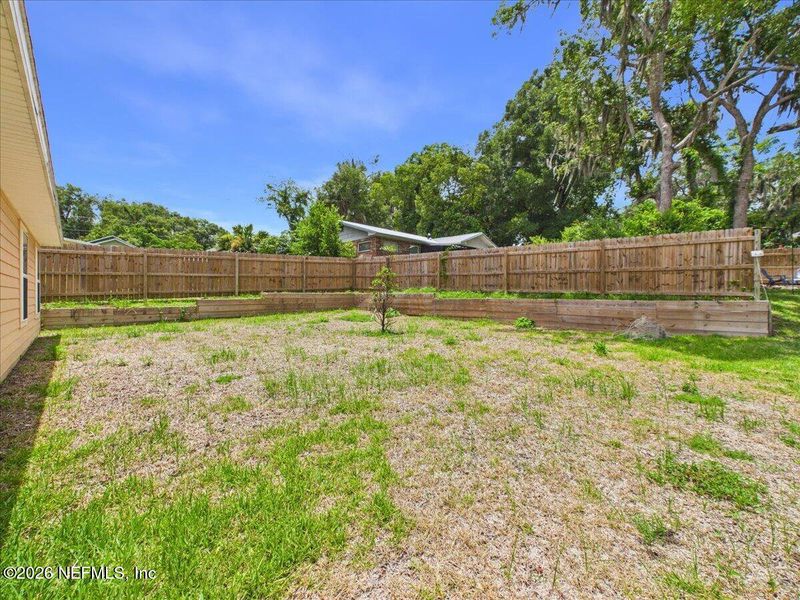 Exterior details and patio area of a home in , Palatka (Image 15).