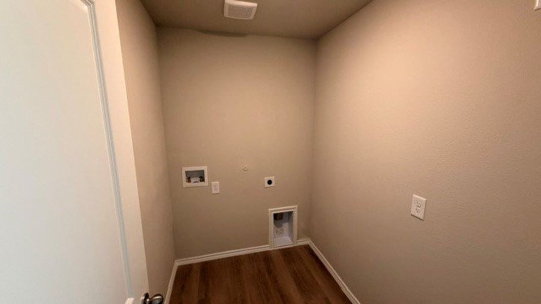 Spacious, unfurnished interior of a new home in Dry Creek, Bridgeport (Image 46).