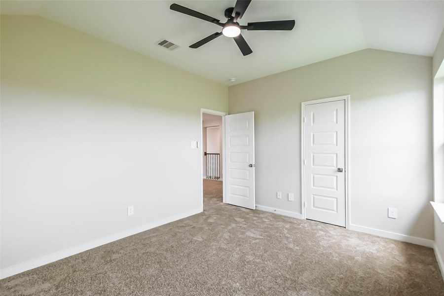 Spacious, unfurnished interior of a new home in , Fresno (Image 33).
