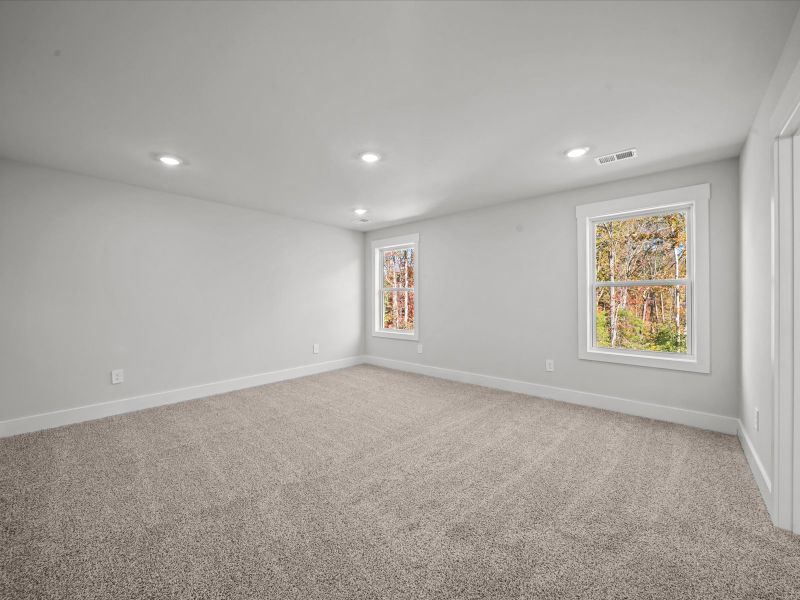 Spacious, unfurnished interior of a new home in Riverwood Farm, Piedmont (Image 18).