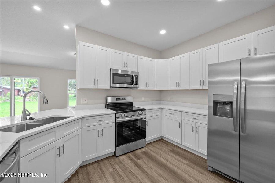 Furnished interior view inside a new home in , Palatka (Image 4).