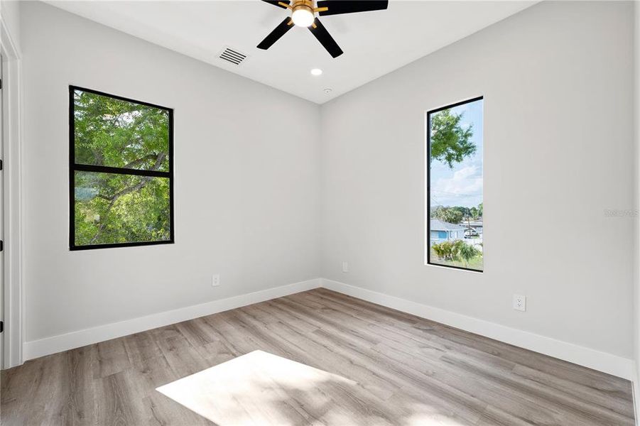 Spacious, unfurnished interior of a new home in , Tampa (Image 29).