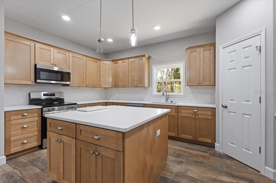 Furnished interior view inside a new home in , Chiefland (Image 10).