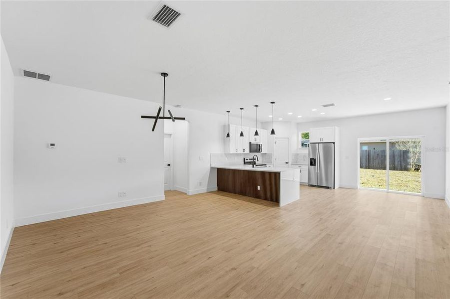 Spacious, unfurnished interior of a new home in , Citrus Springs (Image 19).