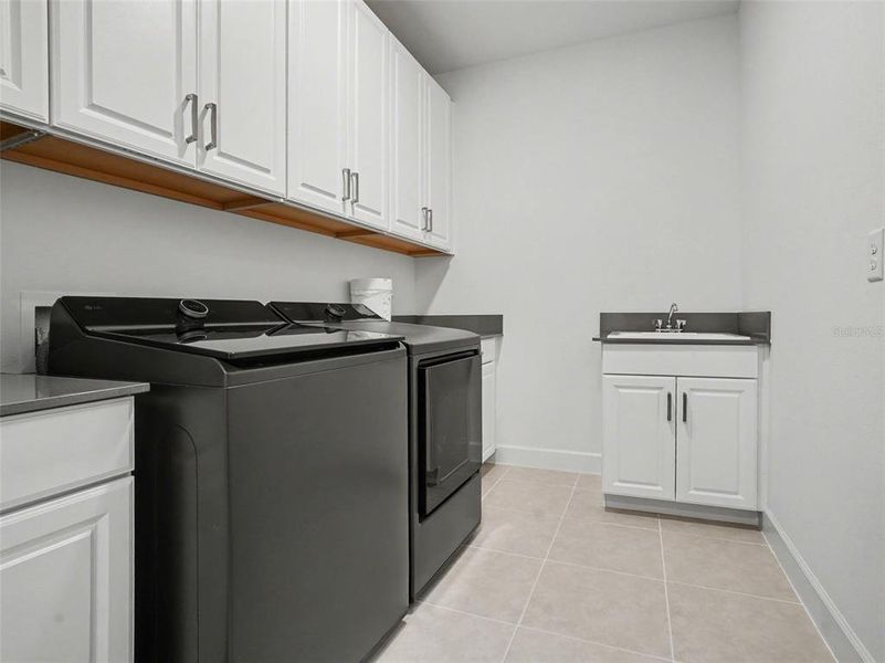 Furnished interior view inside a new home in , Oviedo (Image 20).