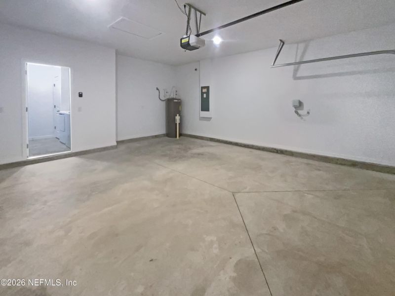 Spacious, unfurnished interior of a new home in Coopers Meadow, Jacksonville (Image 18).