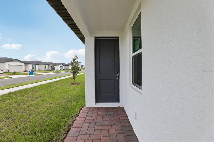 Exterior details and patio area of a home in Hamilton Bluff - Classic Series, Lake Hamilton (Image 3).