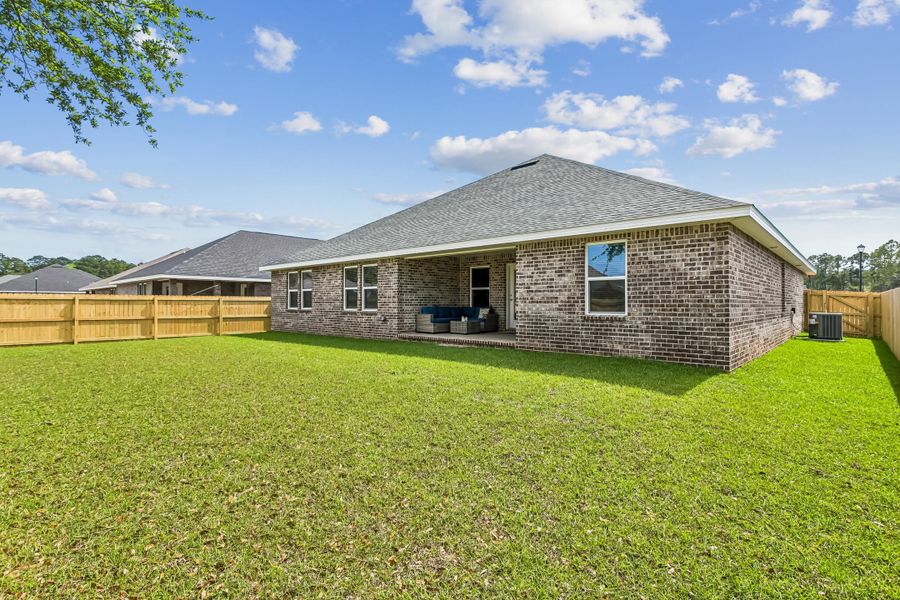 Exterior details and patio area of a home in Buckeyes Landing, Navarre (Image 24).