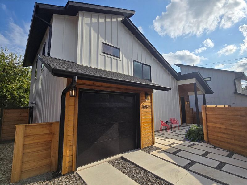 Front view as you drive/walk up from the street. Really private! Front view as you drive/walk up from the street. Really private!