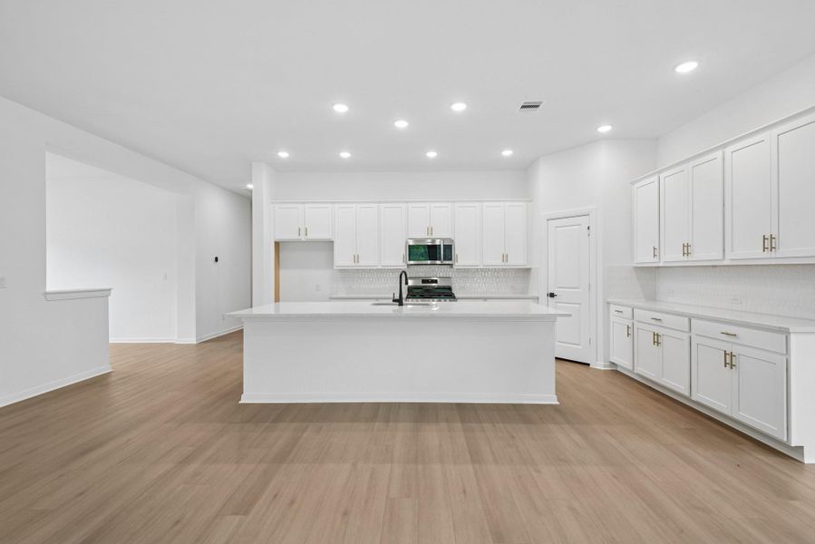 Furnished interior view inside a new home in Escondido 60', Magnolia (Image 13).