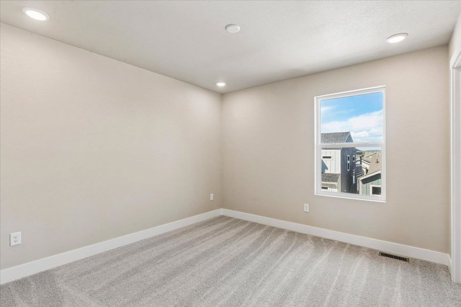 Spacious, unfurnished interior of a new home in Pony Park, Colorado Springs (Image 17).
