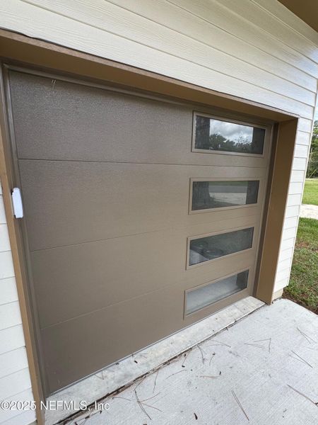 Exterior details and patio area of a home in , Jacksonville (Image 2).