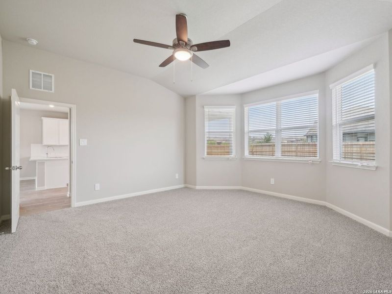 Spacious, unfurnished interior of a new home in Royal Crest, San Antonio (Image 16).
