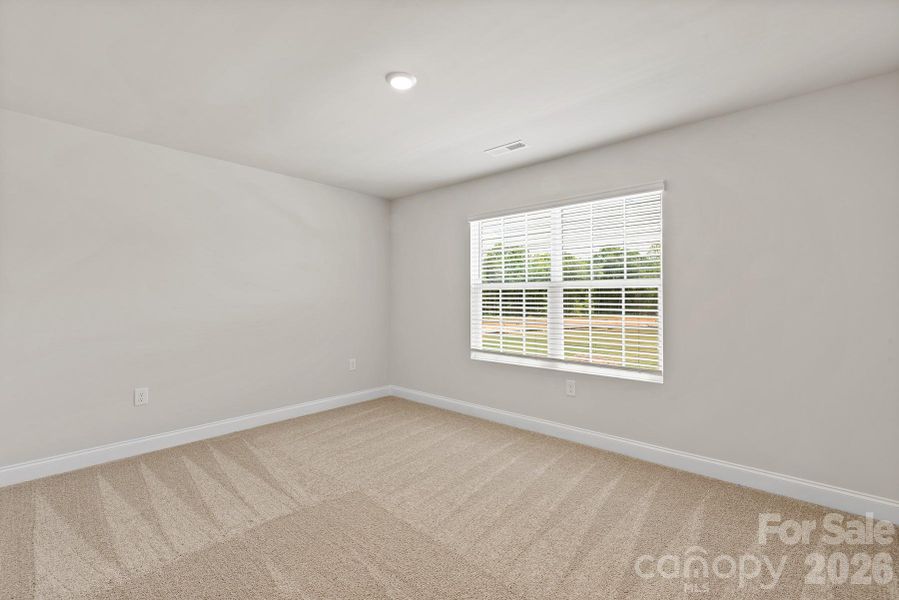 Spacious, unfurnished interior of a new home in Ascot Woods, Charlotte (Image 13).