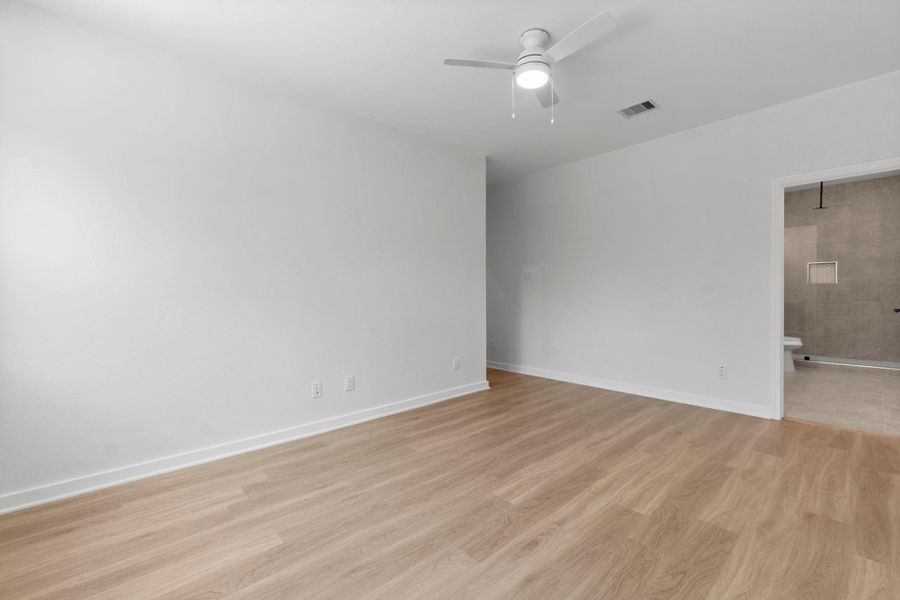 Spacious, unfurnished interior of a new home in , Conroe (Image 14).