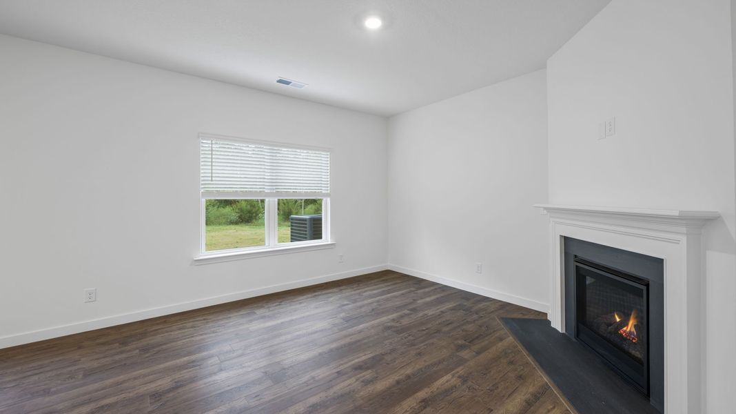 Spacious, unfurnished interior of a new home in Hillcrest Landing, Cleveland (Image 14).