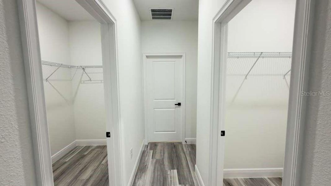 Spacious, unfurnished interior of a new home in , Ocala (Image 20).