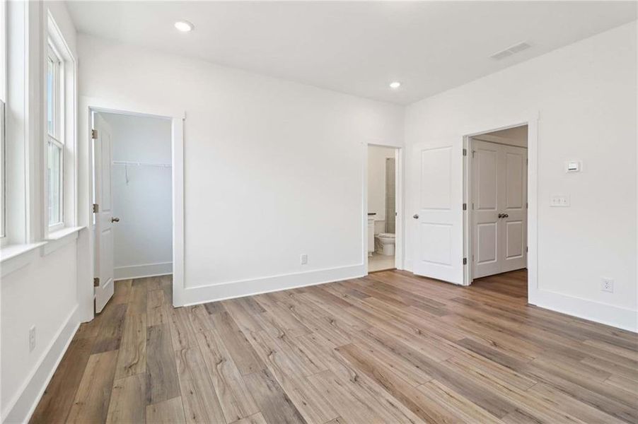 Spacious, unfurnished interior of a new home in Park Vue, Atlanta (Image 35).