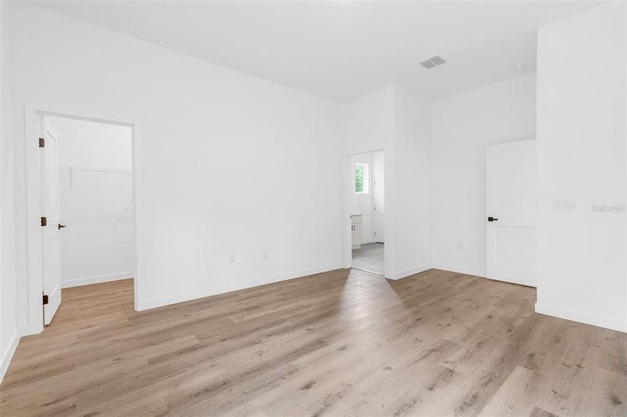 Spacious, unfurnished interior of a new home in , Citrus Springs (Image 30).