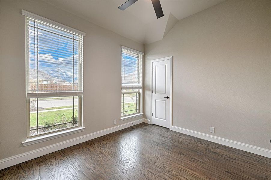 Spacious, unfurnished interior of a new home in Parks at Panchasarp Farms, Burleson (Image 23).