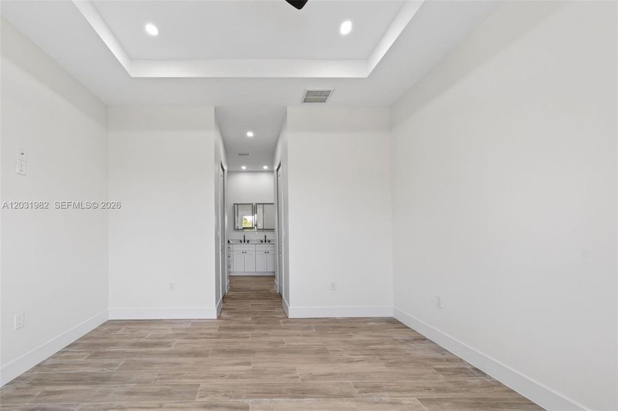 Spacious, unfurnished interior of a new home in , Naples (Image 26).