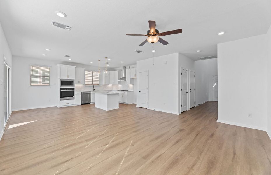 Representative unfurnished interior of a home built from the Alexander by Pulte Homes in Wolf Ranch, Georgetown (Image 17).