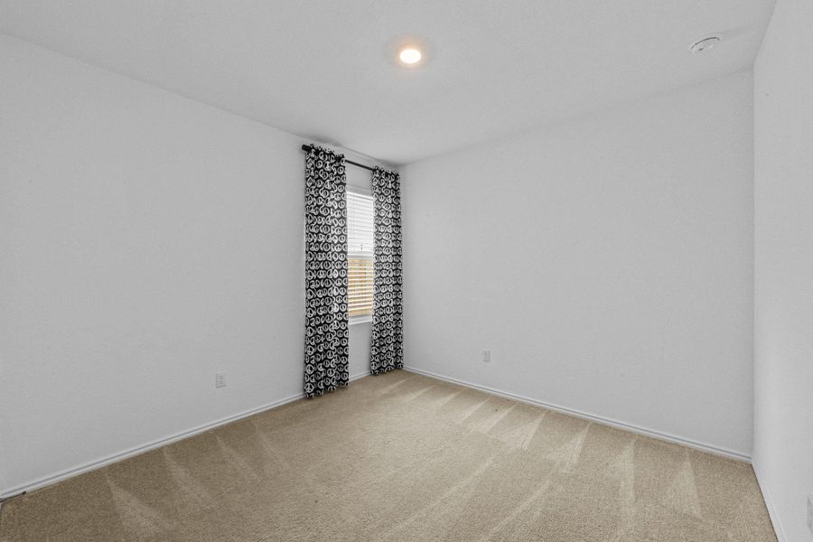 Spacious, unfurnished interior of a new home in Sunset Oaks, San Marcos (Image 20).
