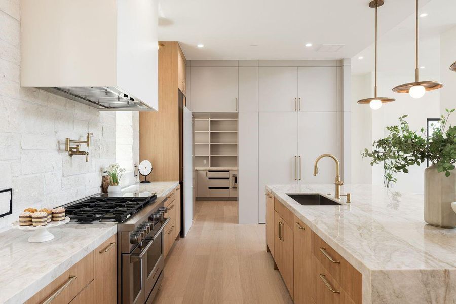 More than a place to cook, this kitchen was designed to support the cadence of daily life. From early mornings at the island to evenings spent preparing meals with family and friends, the space balances practicality with a sense of understated refinement.