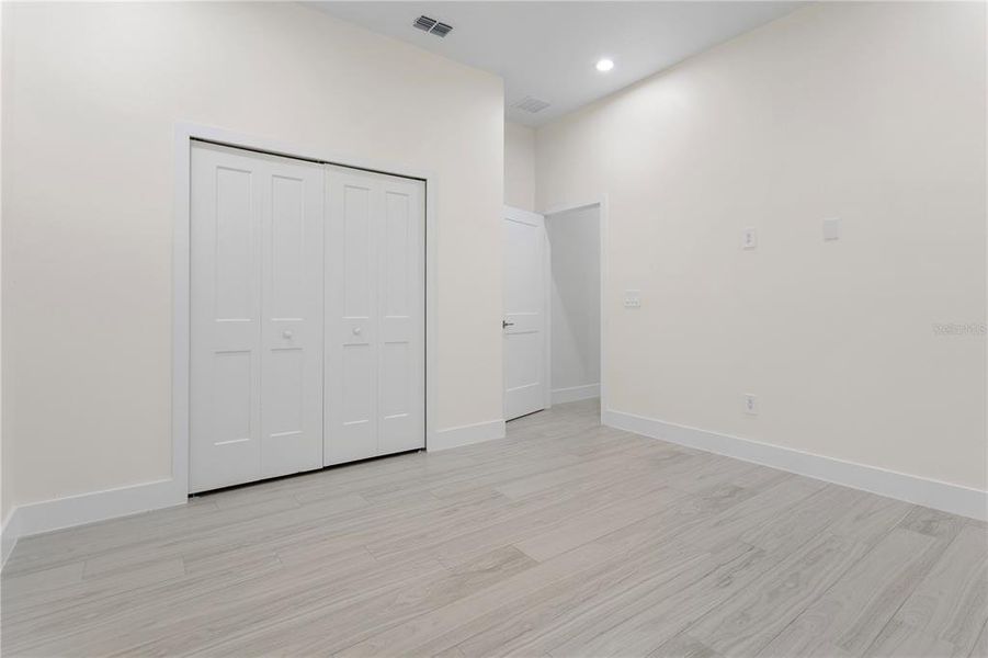 Spacious, unfurnished interior of a new home in , Eustis (Image 40).