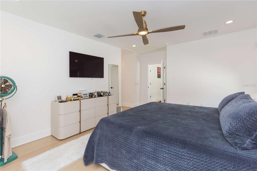 Furnished interior view inside a new home in , Tampa (Image 64).