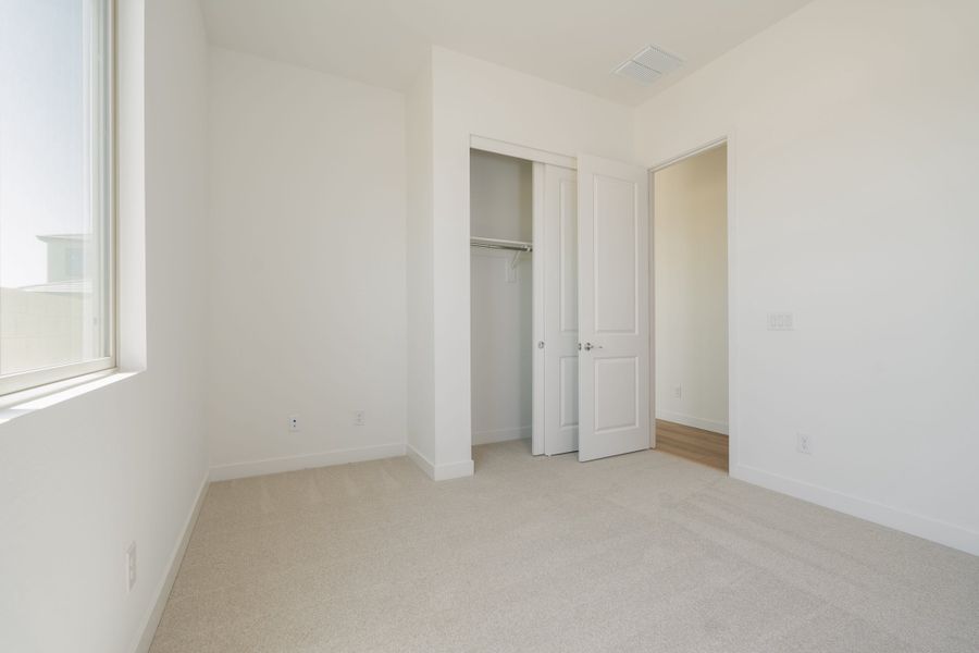 Spacious, unfurnished interior of a new home in Soleo, San Tan Valley (Image 16).
