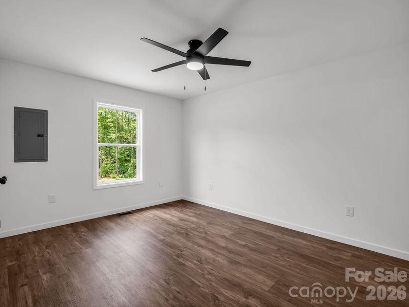 Spacious, unfurnished interior of a new home in , Forest City (Image 11).