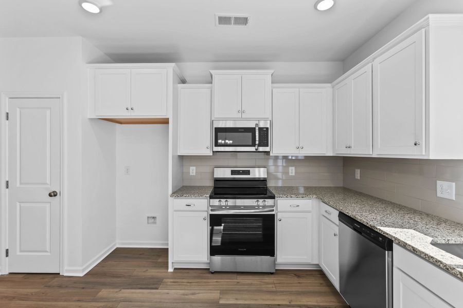 Furnished interior view inside a new home in Ironhorse, Dickson (Image 8).